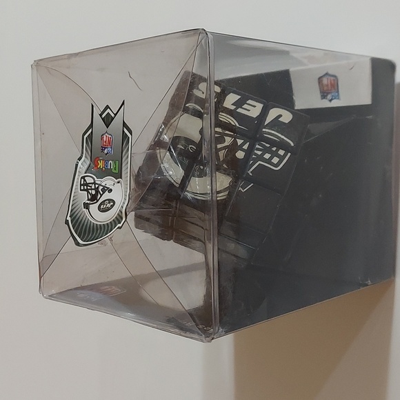 Rubiks cube jets national football league. New and sealed ,rare. With jet lanard - Picture 4 of 6